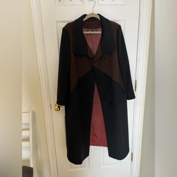 *Made in America* Vintage Townley by Annis Furs Wool Coat
Size: (fits like M/L) - Picture 2 of 12